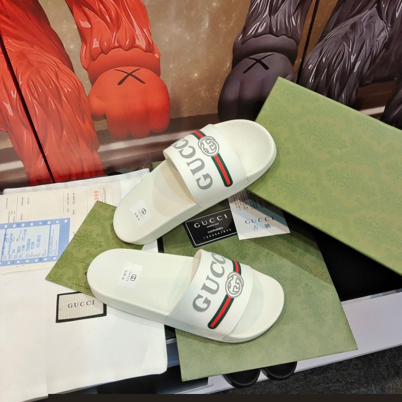 G*u*i slippers